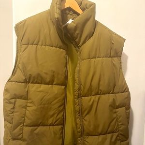 Army Green Oversized Down Vest BRAND NEW WITH TAGS  SIZE SMALL FITS MEDIUM
